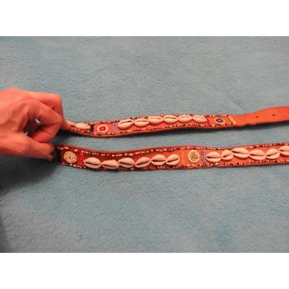 VINTAGE UNISEX BOHO LEATHER BELT STUDDED WITH COWRIE SHELLS & BEADS L NEVER WORN